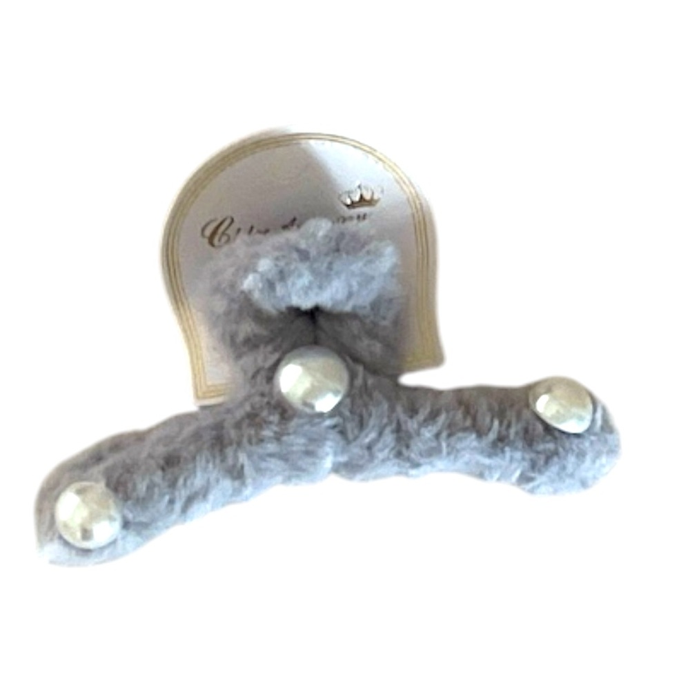 FUZZY PEARL HAIR CLAW CLIP
